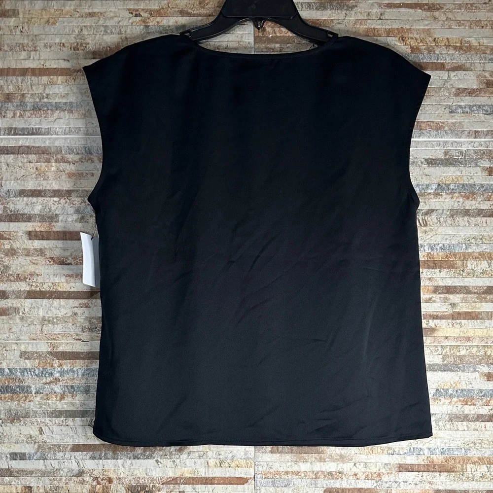 Halogen Black V-Neck Sleeveless Top - Picture 3 of 4